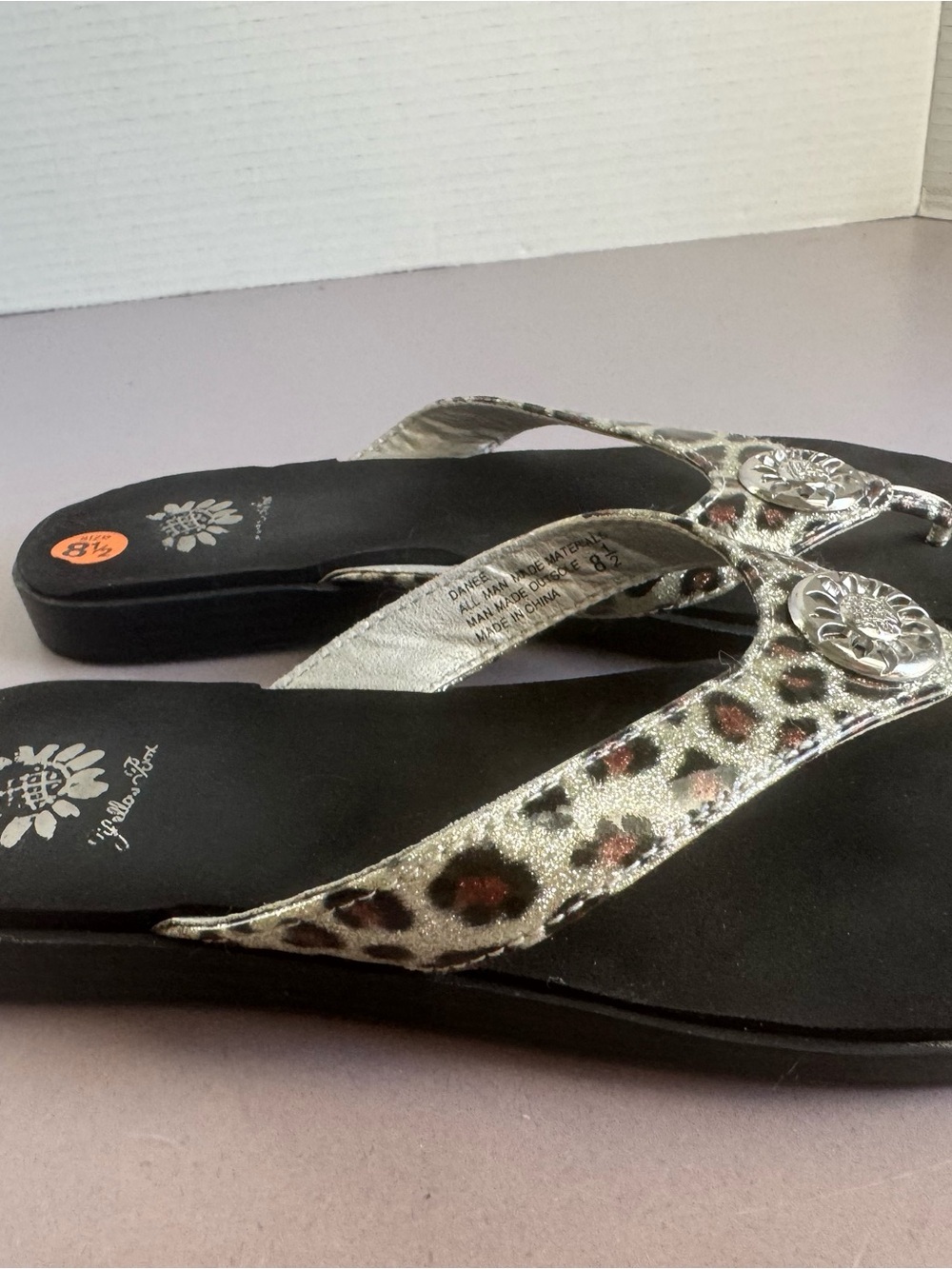 Women's Leopard Print Metallic Thong Sandals - Black - Picture 5 of 8